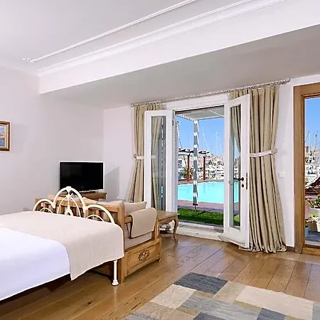 Marina Hostal Çeşme
